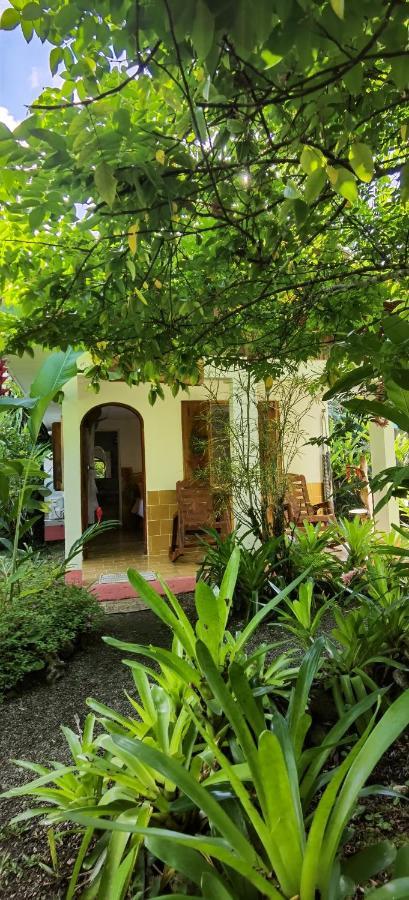 Cabinas Tito Cahuita Buitenkant foto