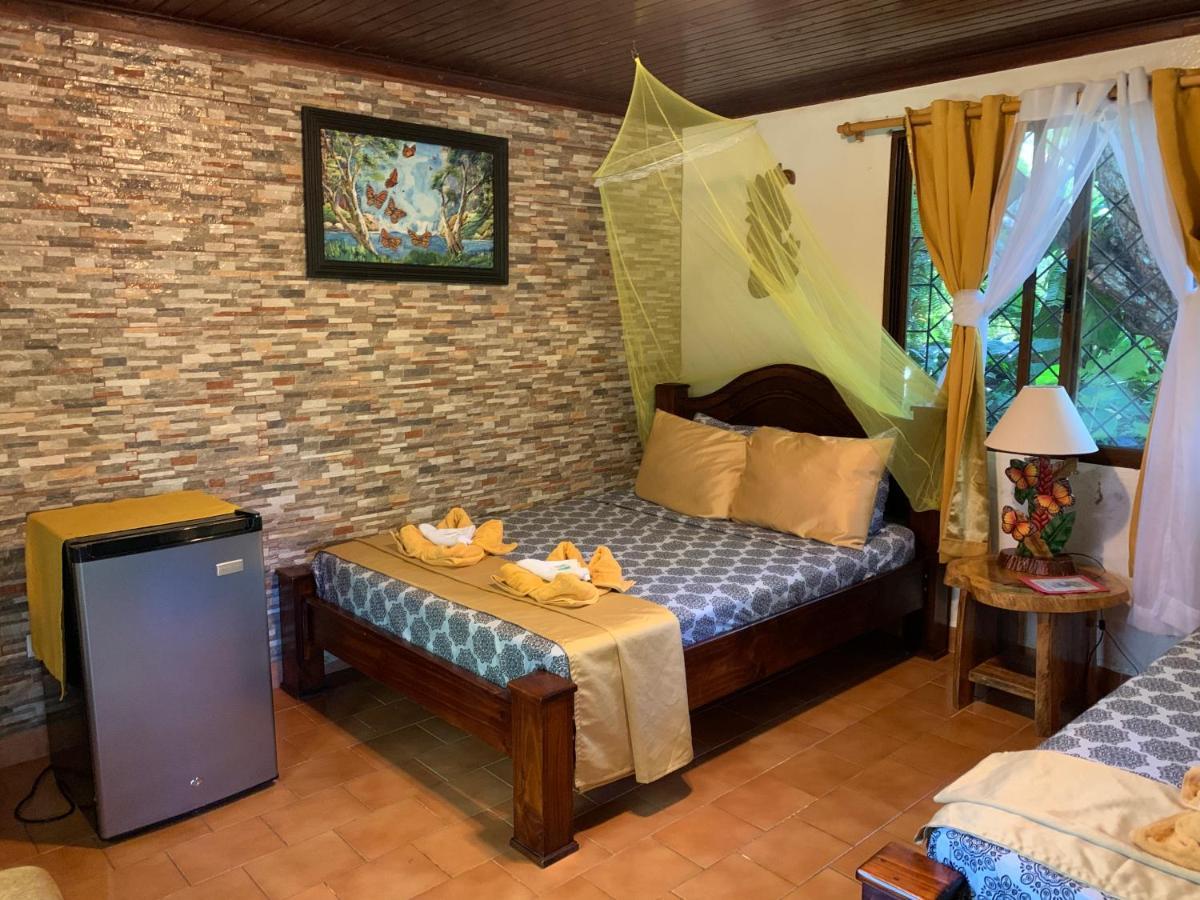 Cabinas Tito Cahuita Buitenkant foto