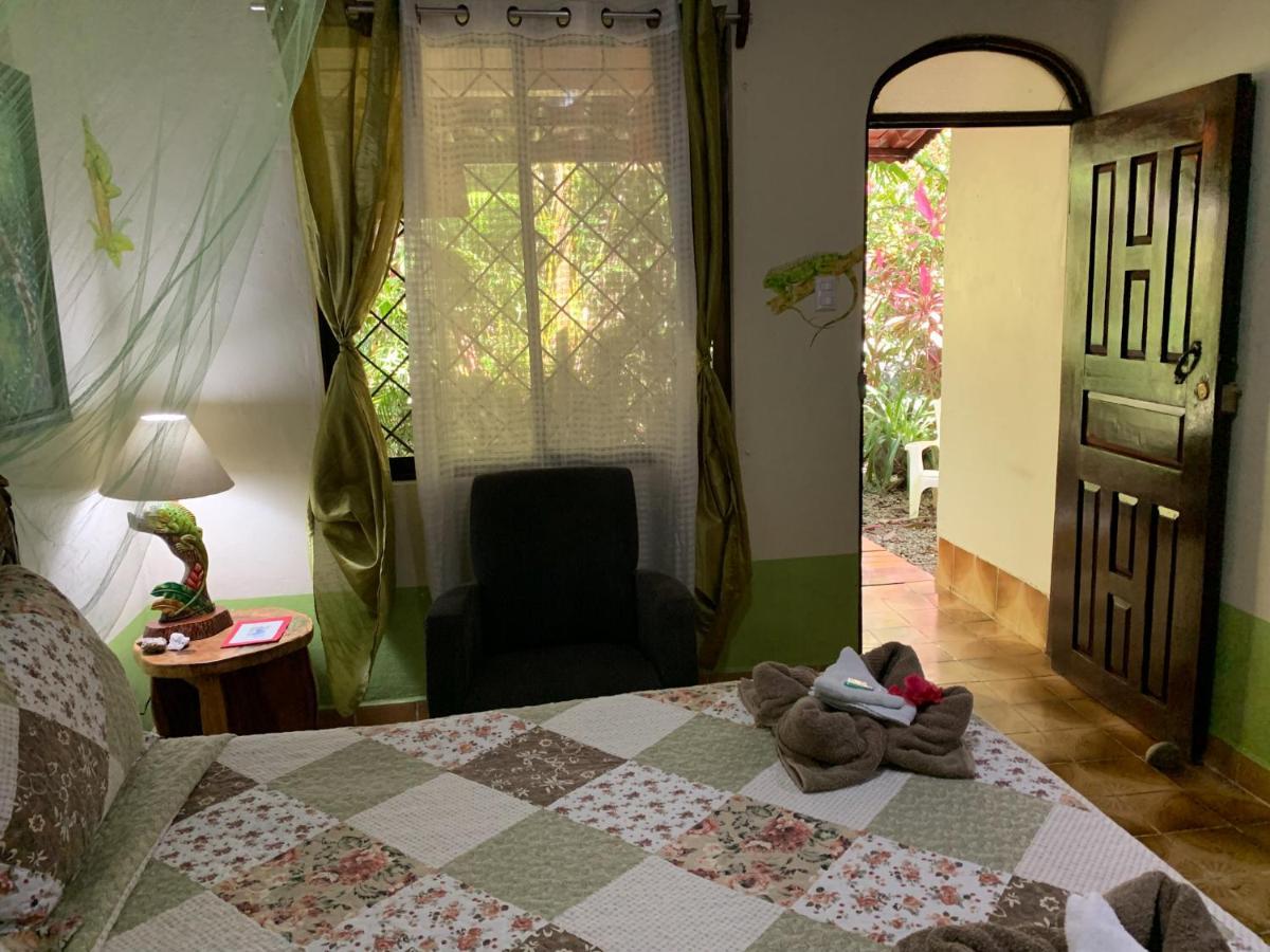 Cabinas Tito Cahuita Buitenkant foto