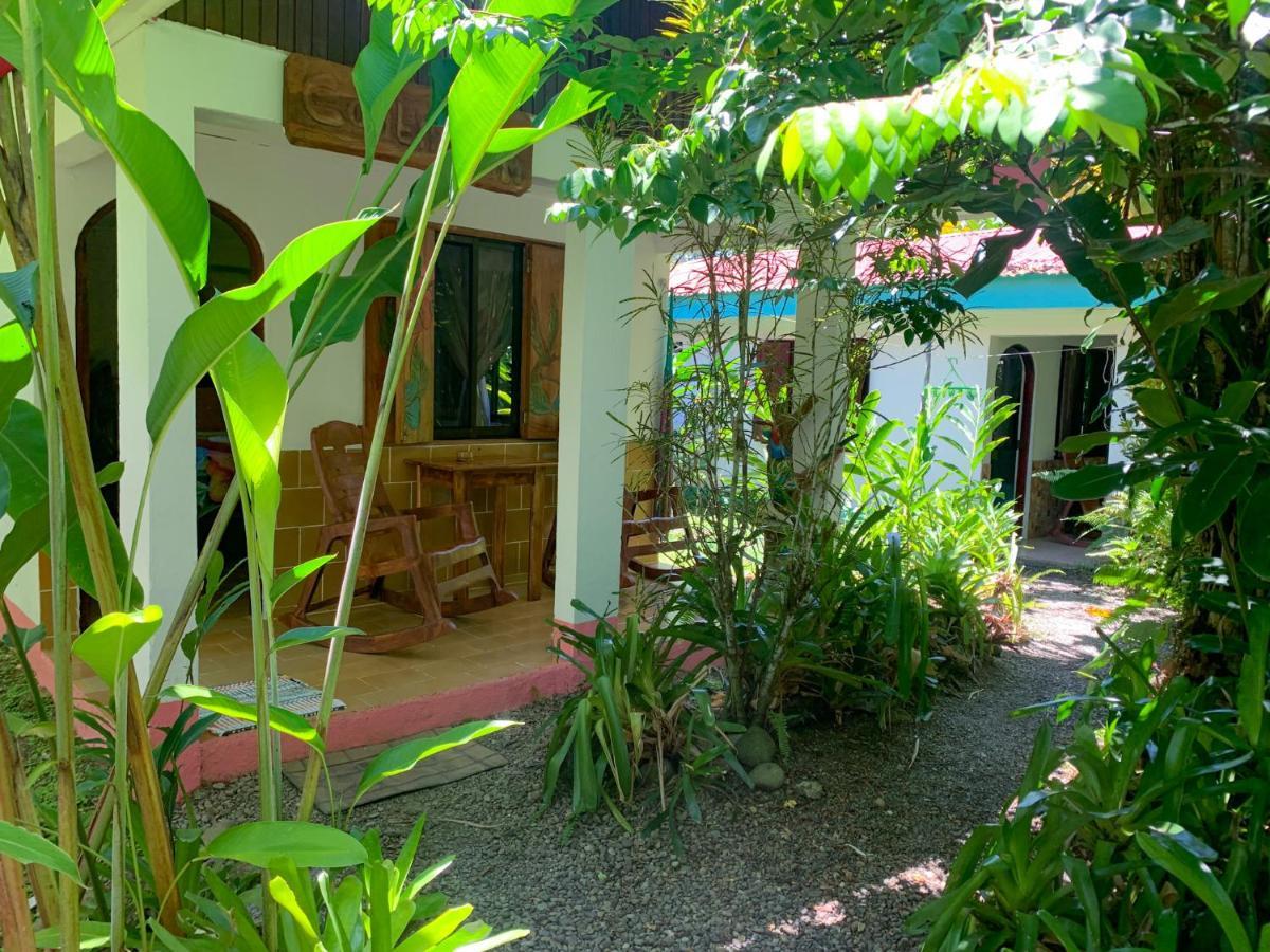 Cabinas Tito Cahuita Buitenkant foto