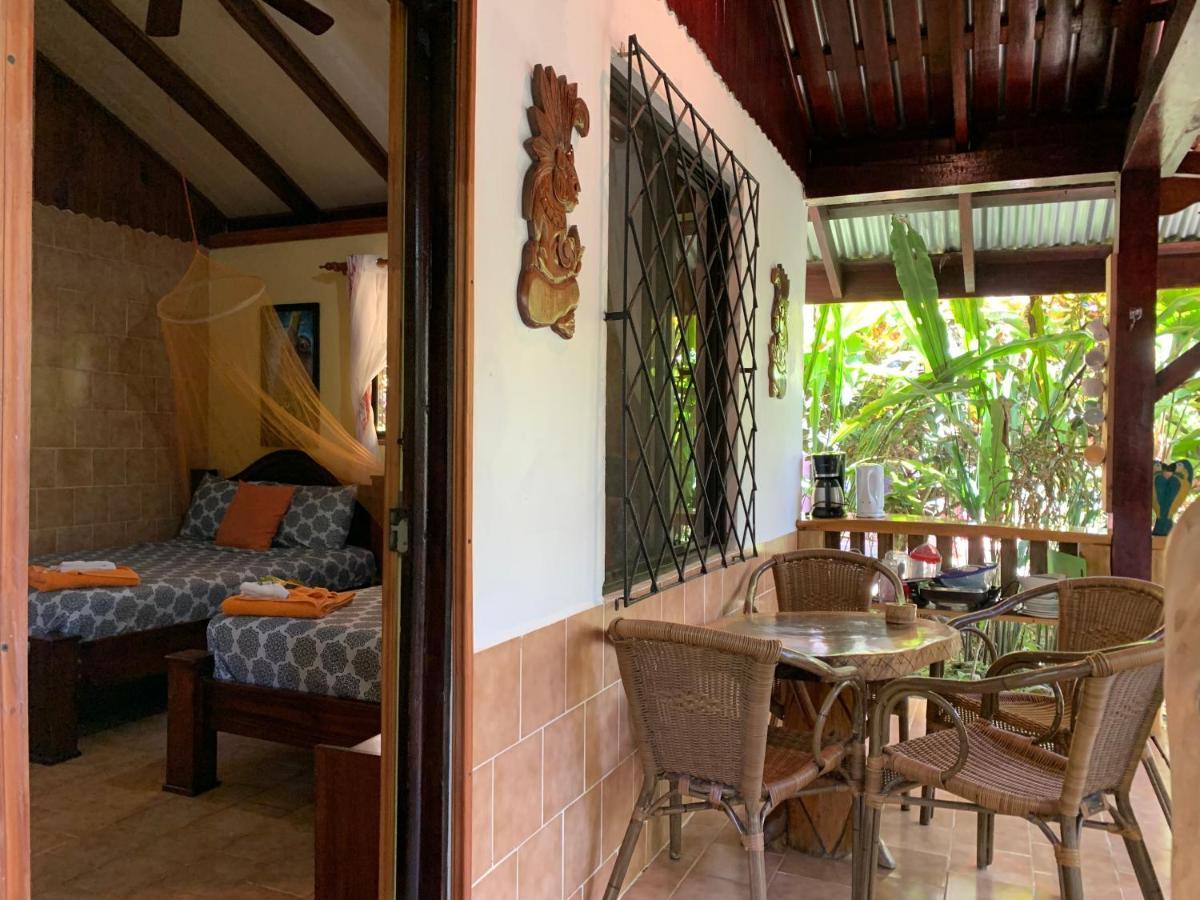 Cabinas Tito Cahuita Buitenkant foto