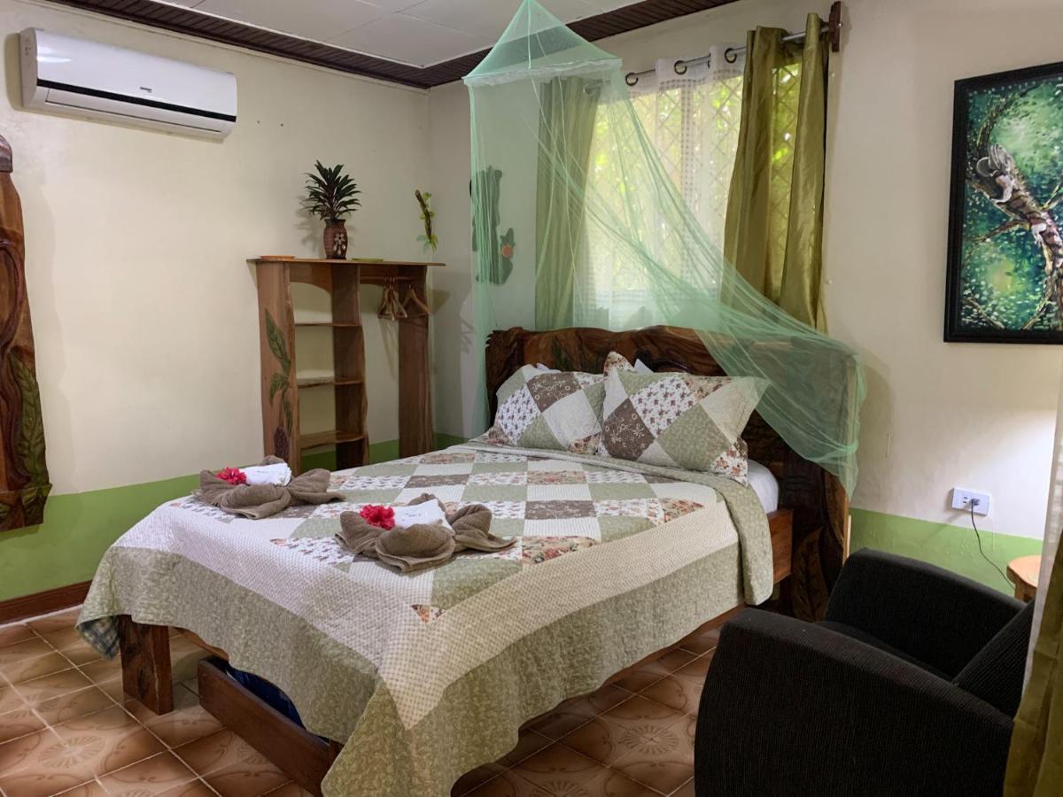 Cabinas Tito Cahuita Buitenkant foto