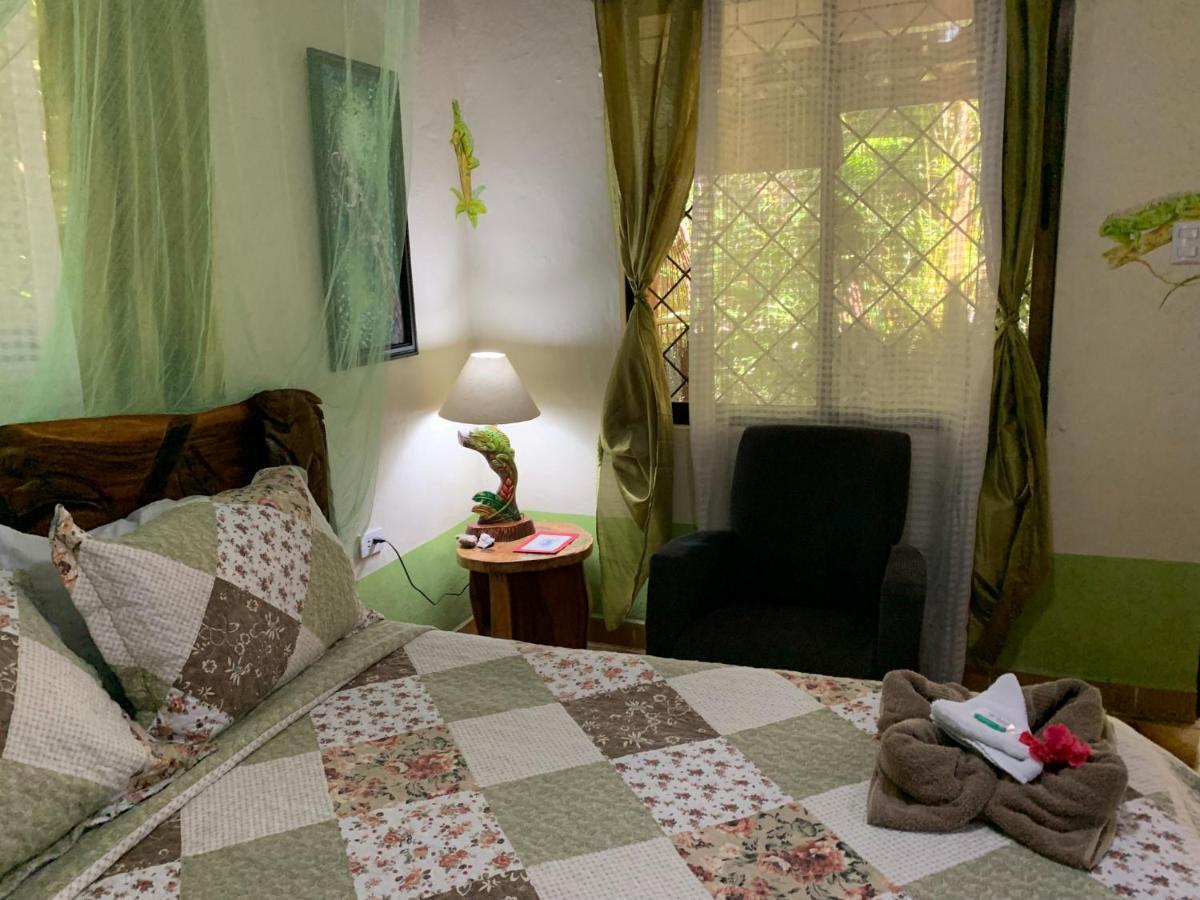 Cabinas Tito Cahuita Buitenkant foto
