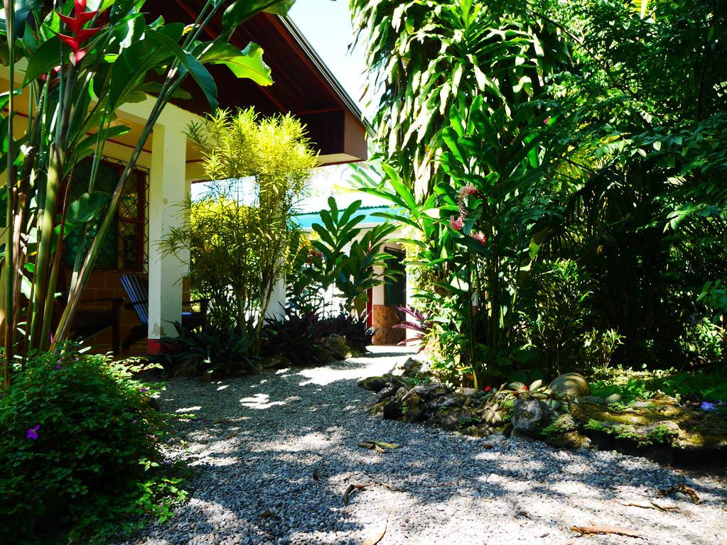 Cabinas Tito Cahuita Buitenkant foto