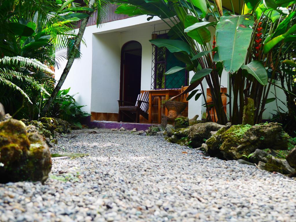 Cabinas Tito Cahuita Buitenkant foto